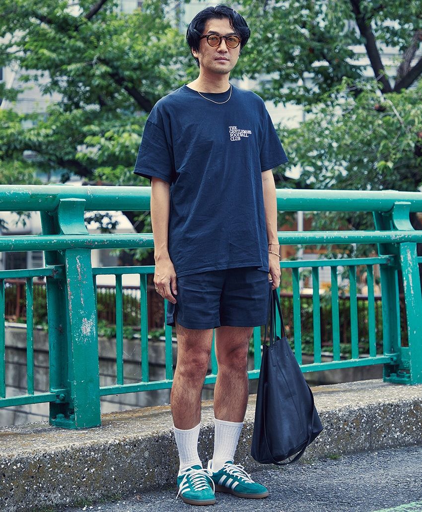 ゴールドネックレスは「細身」が正解！街角の5人が実践した“無造作”でニクい演出 - 7枚目の画像