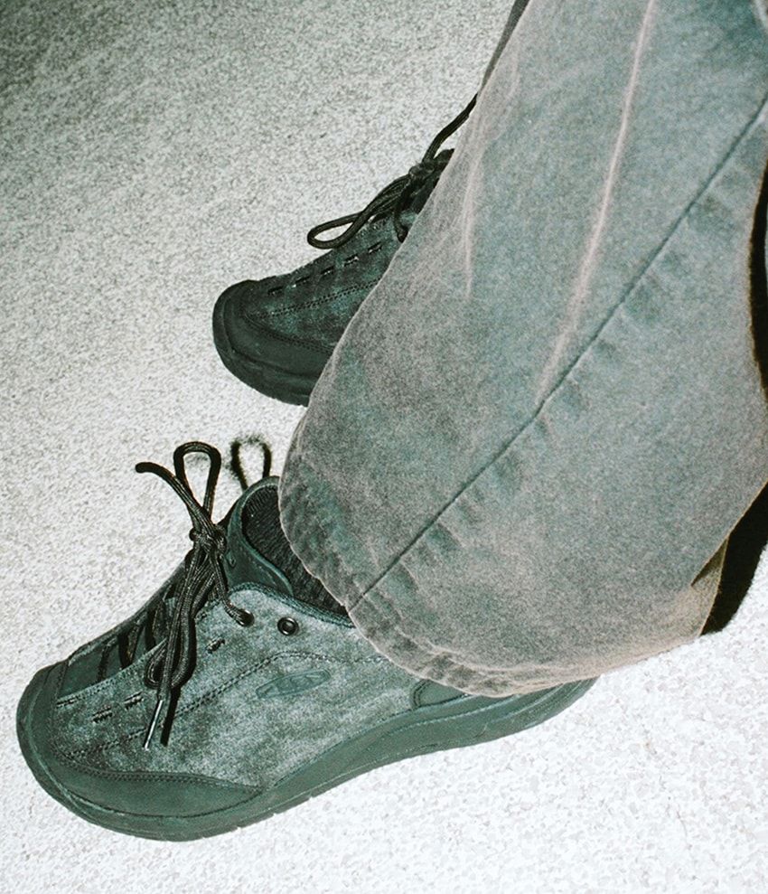 6年ぶりのコラボ「キーン×ヴァイナル アーカイブ」第2弾はオールブラックの防水シューズ！ - 2枚目の画像