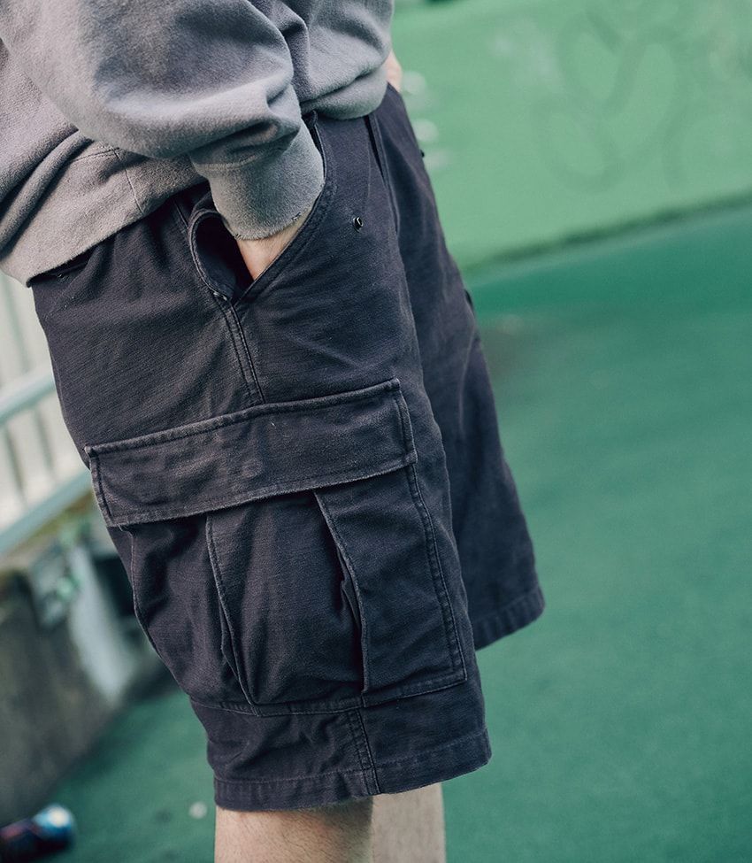 夏の軽装に表情を生む「カーゴショーツ」スナップ7選！ユニクロ、コモリetc. - 7枚目の画像