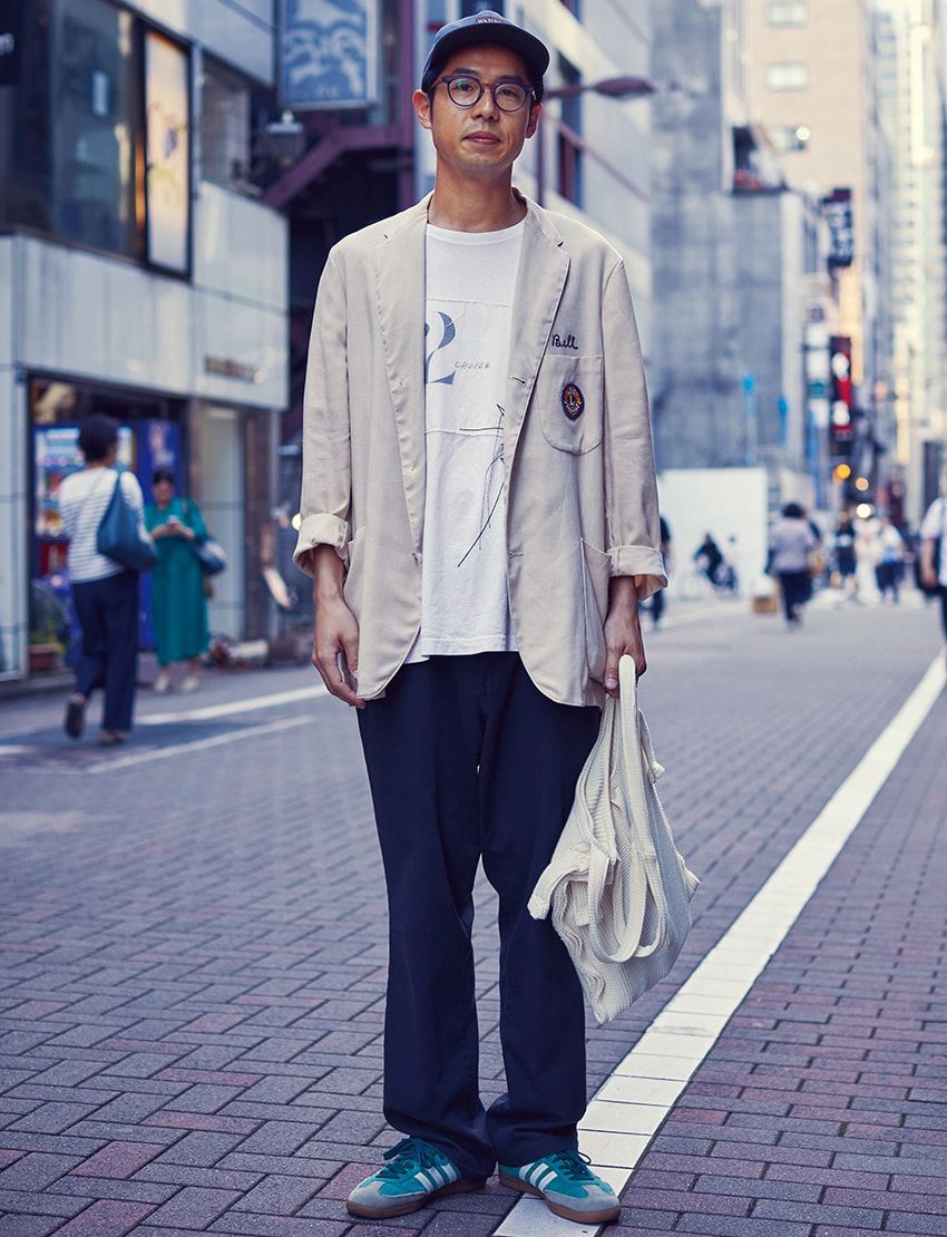 大人キャップの新常識「浅めに被って明るく、軽快に」。街角の14人のコーデに見る最新事情 - 3枚目の画像