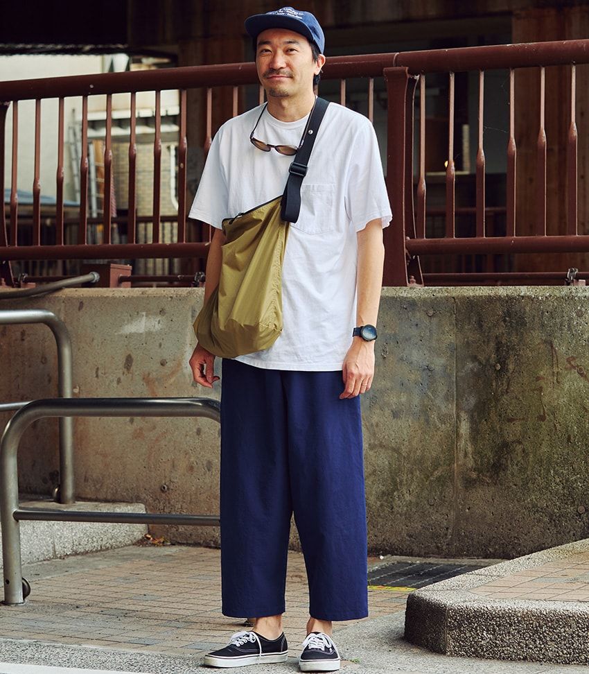 大人キャップの新常識「浅めに被って明るく、軽快に」。街角の14人のコーデに見る最新事情 - 13枚目の画像