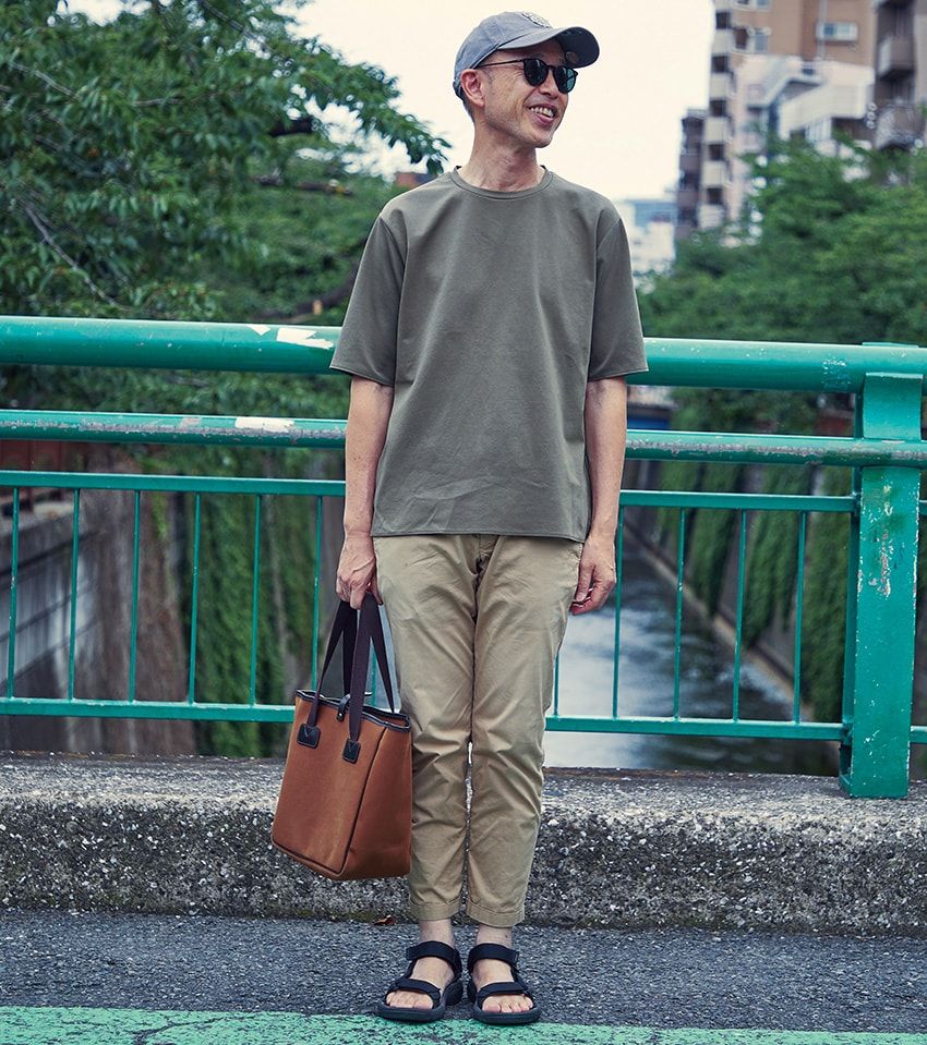 大人キャップの新常識「浅めに被って明るく、軽快に」。街角の14人のコーデに見る最新事情 - 16枚目の画像