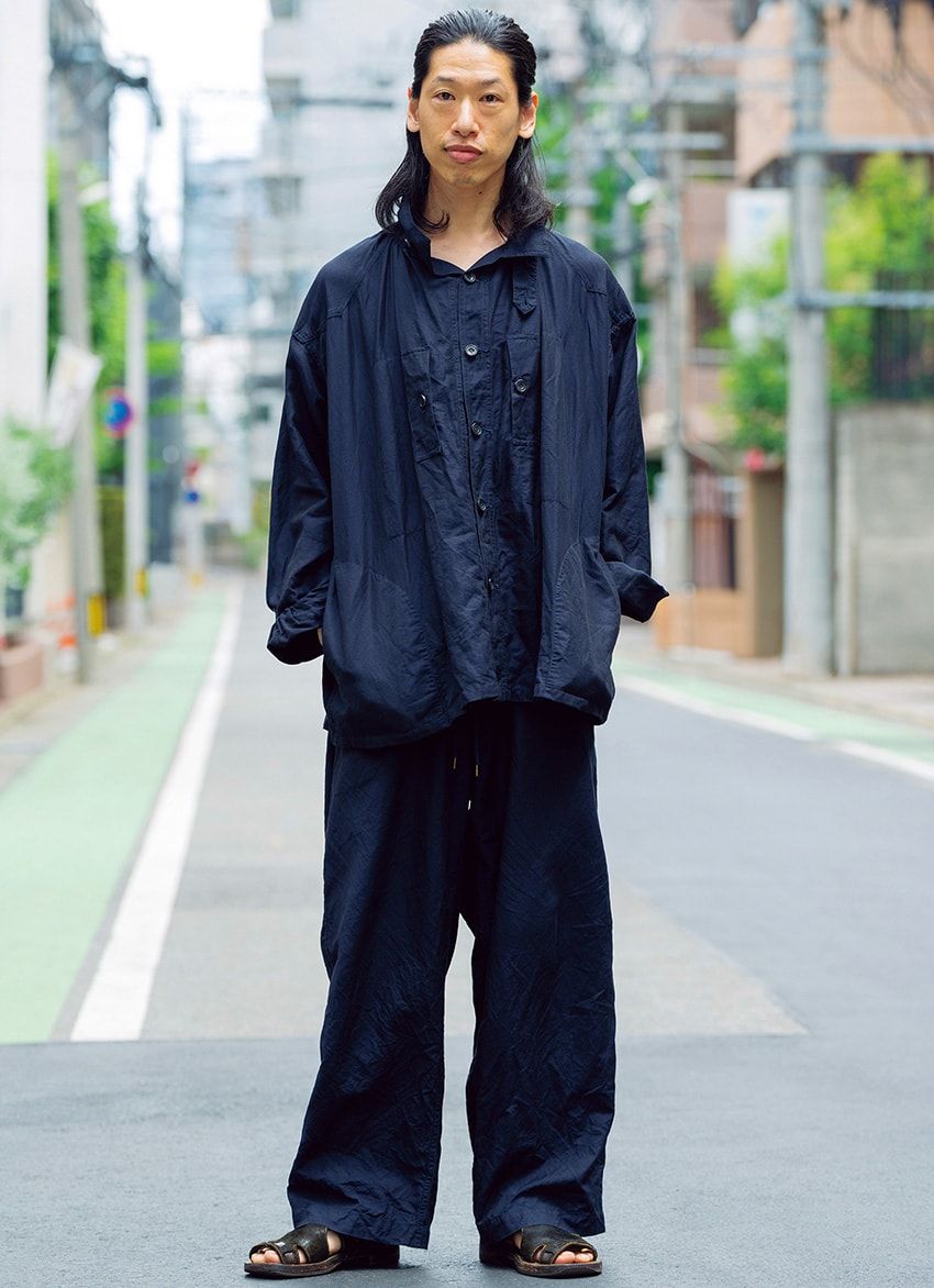 “オールブラック”コーデは今夏も不動の人気！12名の大人に学ぶワントーン着こなし術 - 2枚目の画像