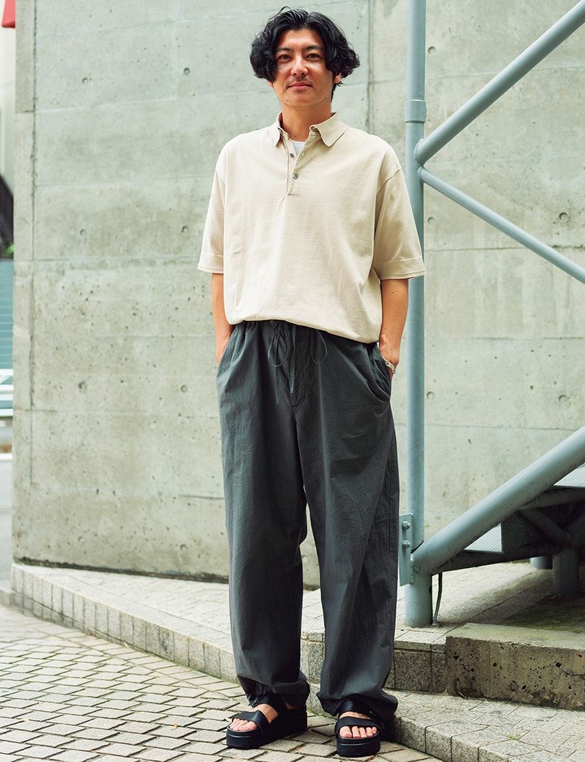 今夏は「太めパンツの裾をギュッと絞る」が大正解！街角の10人の“フト＆シボ”コーデ集 - 9枚目の画像
