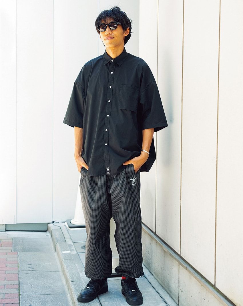 今夏は「太めパンツの裾をギュッと絞る」が大正解！街角の10人の“フト＆シボ”コーデ集 - 3枚目の画像