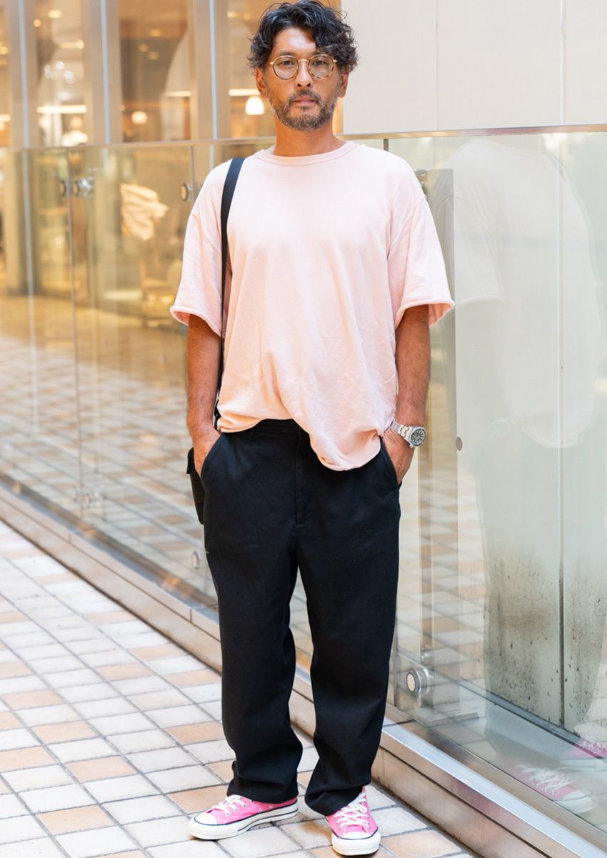 「ロレックス」を愛する30〜40代を街角スナップで。真夏のカジュアルコーデに映える、時計の取り入れ方 - 1枚目の画像