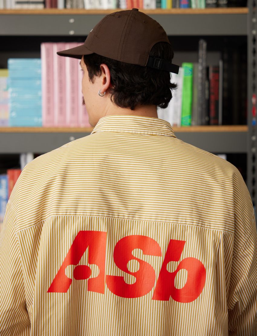 即完する定番トラックスーツがコラボ仕様で登場。「アクチュアルソース×フレッシュサービス」第2弾 - 2枚目の画像