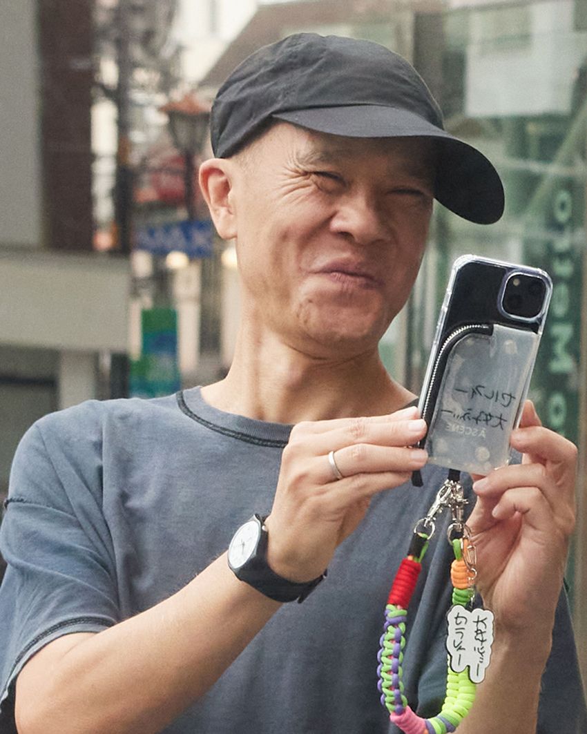 加賀美 健さんの“シャレ”が詰まったスマホケースやストラップが「エーシーン」からリリース！ - 2枚目の画像