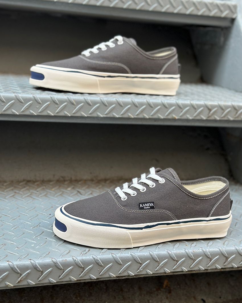 即完した「MADNESS×KAMIYA」のキャンバススニーカー待望の第2弾！使いやすいグレーカラーで登場 - 2枚目の画像