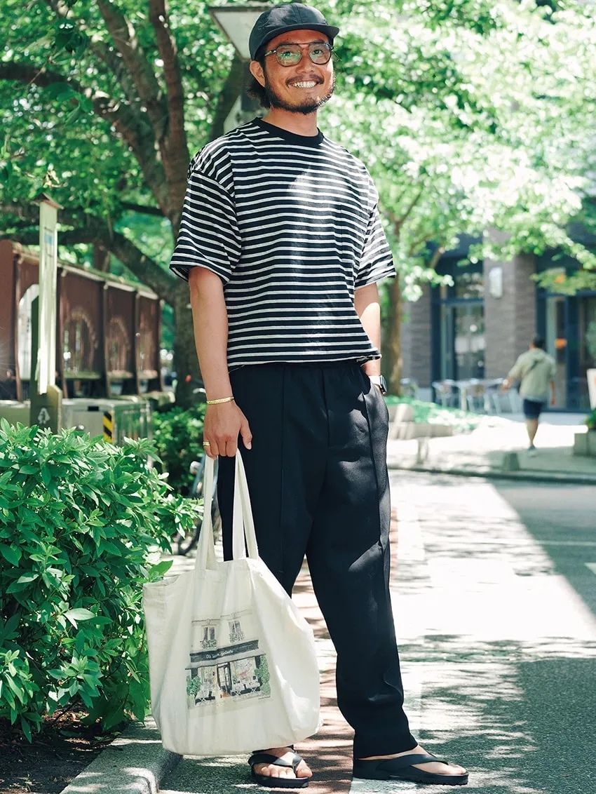 「Tシャツ1枚でキマる」ポイントを街角で調査！スラックスで品良く、グラフィックTの選び方etc. - 3枚目の画像