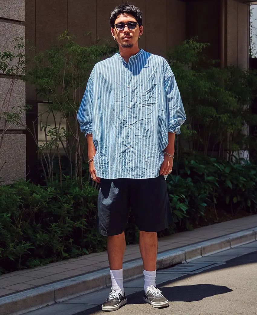 トレンドカラー、柄シャツ、ボーダーetc. 街の洒脱者が実践する「軽装が単調にならないコーデ術」 - 2枚目の画像