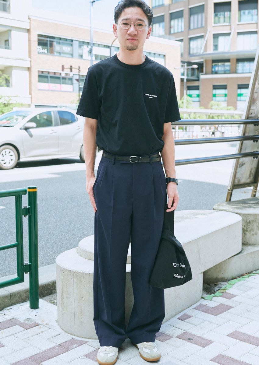 残暑を乗り切る5人の黒Tシャツコーデ。ユニクロ、シュプリーム……愛用ブランドをスナップで - 7枚目の画像