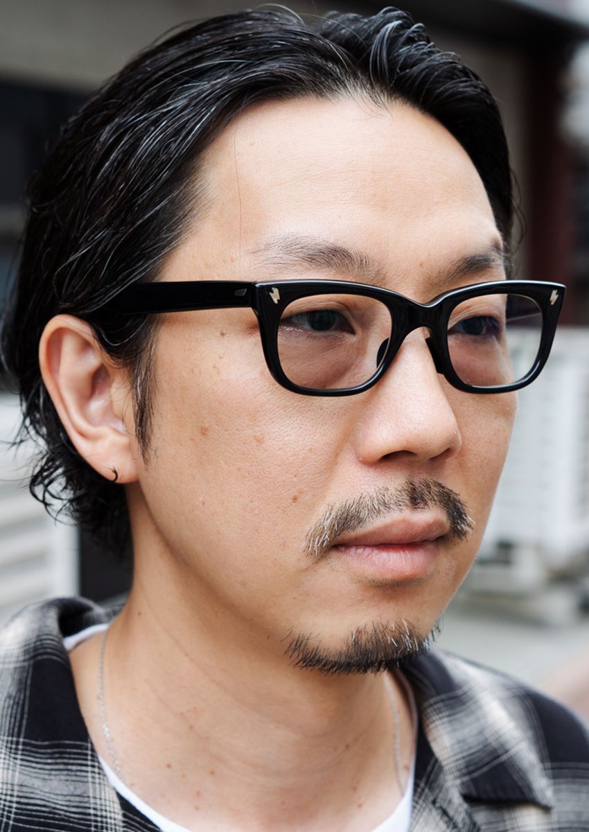 街行く30、40代の“リーバイスナップ”。501、ブラック……“秋デニム”を4人のコーデ例で - 12枚目の画像