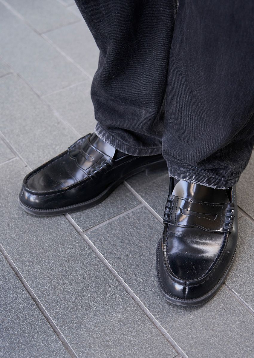 街行く30、40代の“リーバイスナップ”。501、ブラック……“秋デニム”を4人のコーデ例で - 11枚目の画像