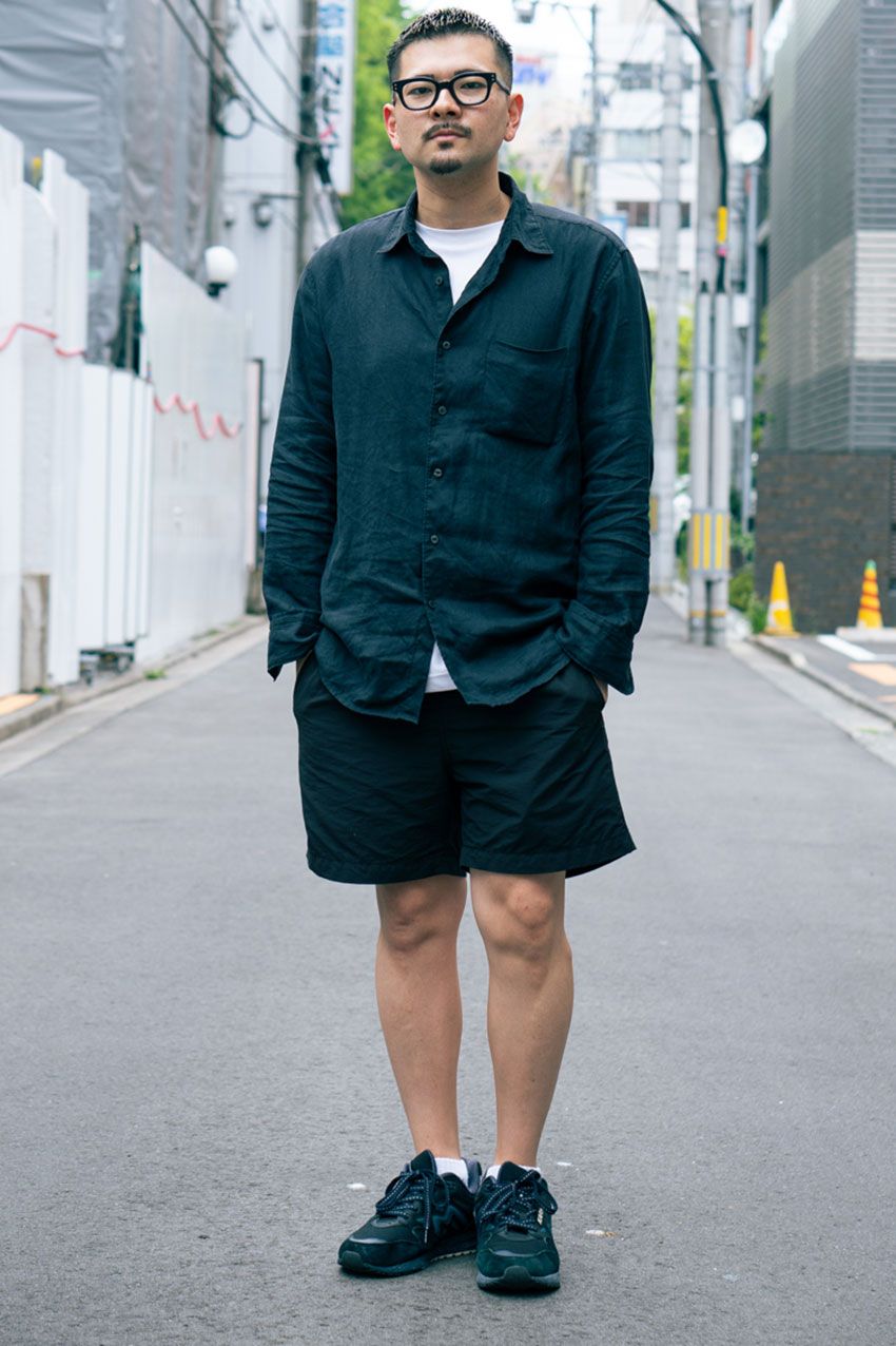 大人の短パンスタイルは“ワントーン”が鉄則！ 街角で出会ったお洒落猛者3人のコーデ例 - 1枚目の画像