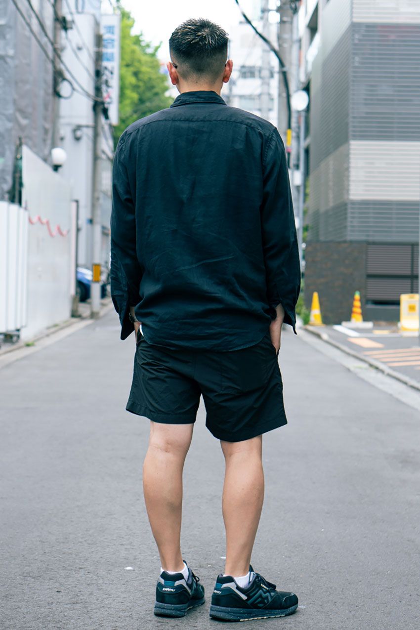 大人の短パンスタイルは“ワントーン”が鉄則！ 街角で出会ったお洒落猛者3人のコーデ例 - 2枚目の画像