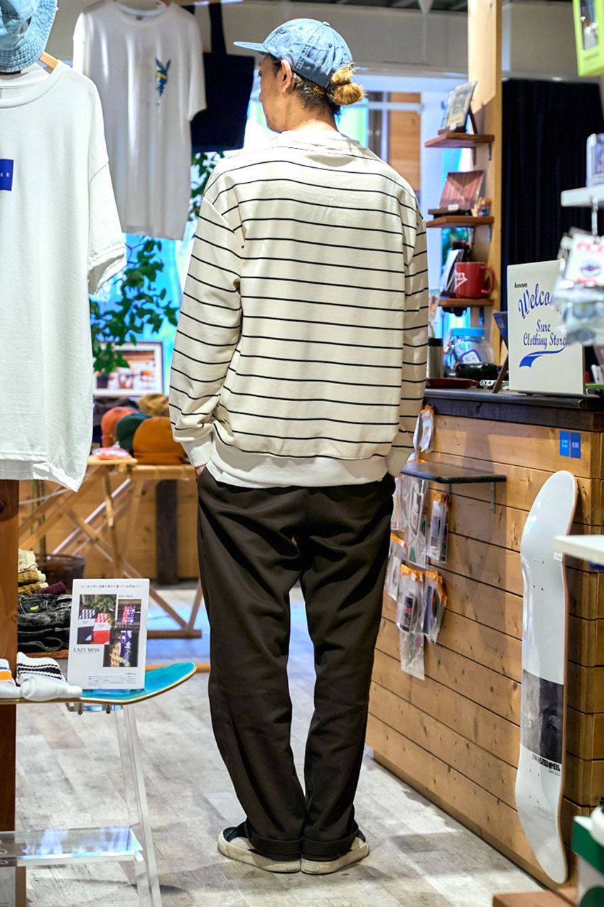 30歳以上の「ディッキーズ」スナップ集。洒落者3人の愛用パンツとはきこなし方 - 2枚目の画像