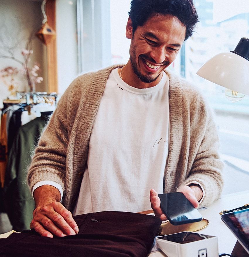 物欲を刺激する“ロンT”で衣替えの第一歩を。ポップなカラーT、シックな大人デザインも！ - 1枚目の画像