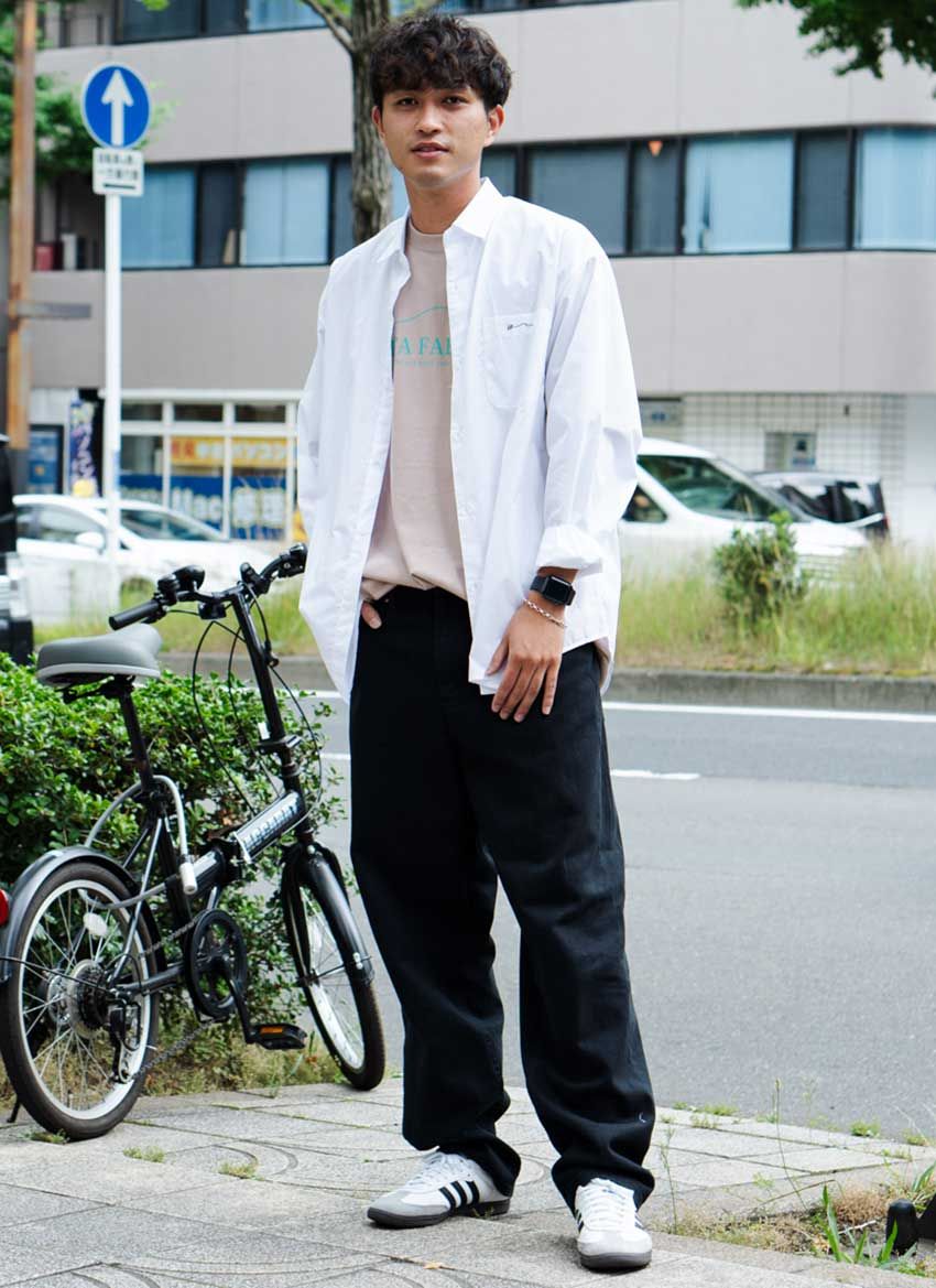 アディダス“レトロスニーカー”の大人コーデ3選！合わせたパンツはカーゴ、フレア…… - 4枚目の画像