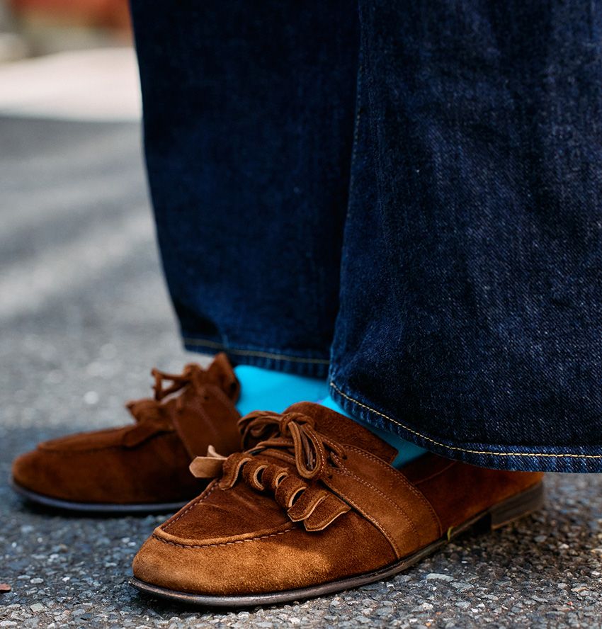 【気温25度の日に】ストライプシャツが似合う3人をスナップで。秋は袖捲り&タックアウトが好印象 - 4枚目の画像