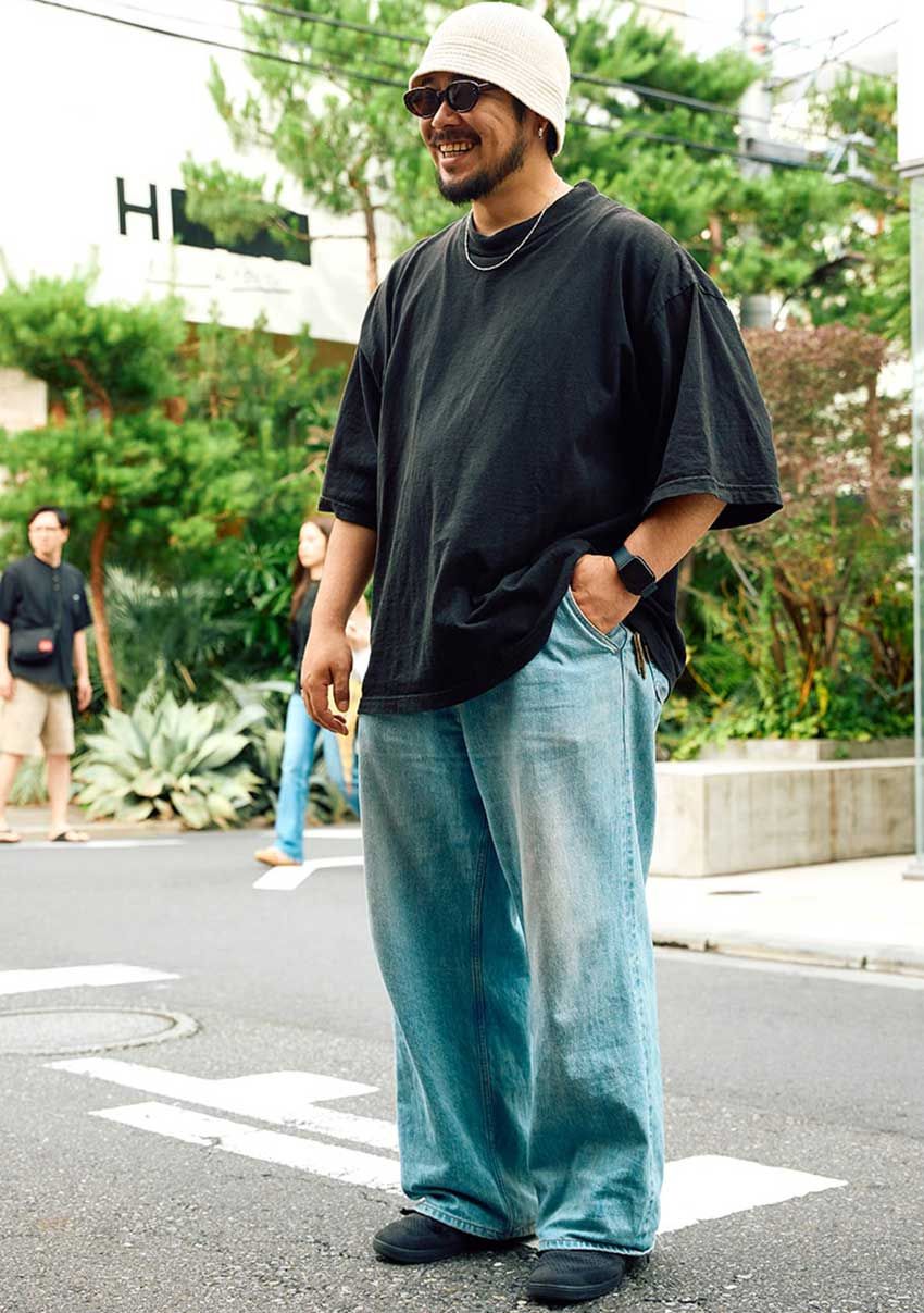 街角のデニムトレンド「アイスブルー×ワイドシルエット」を体現した3名の好サンプル - 2枚目の画像