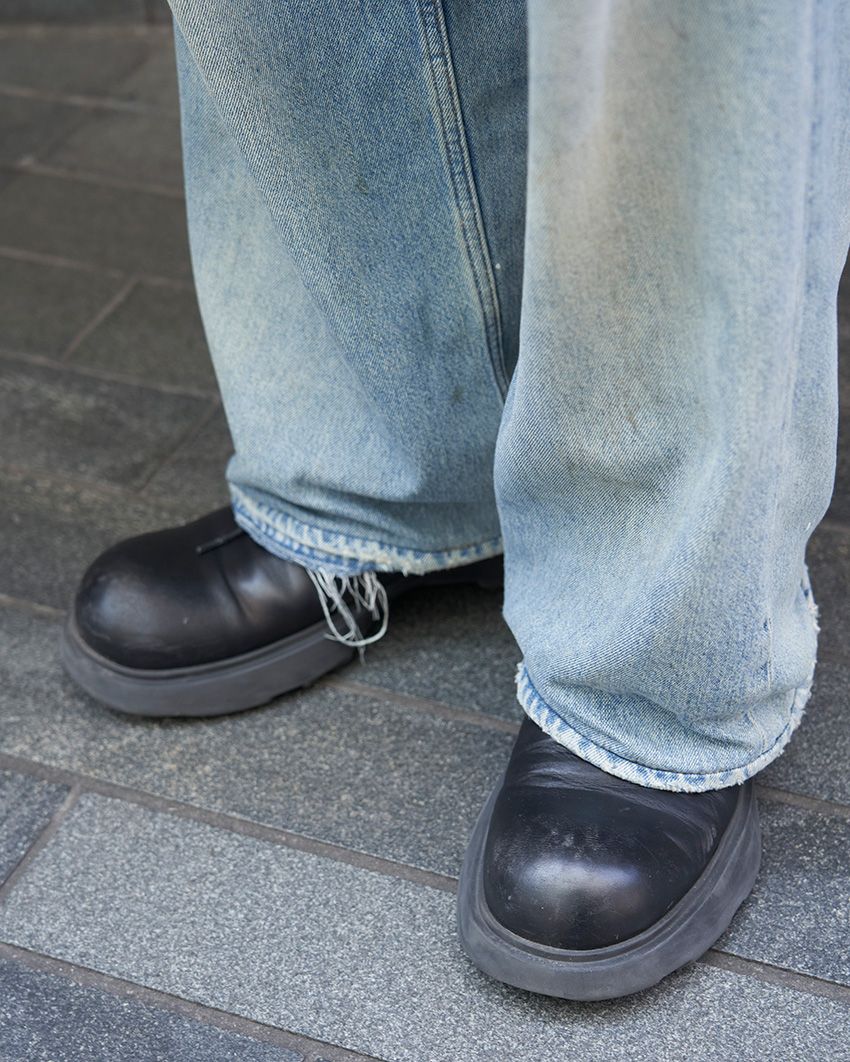 街角のデニムトレンド「アイスブルー×ワイドシルエット」を体現した3名の好サンプル - 7枚目の画像