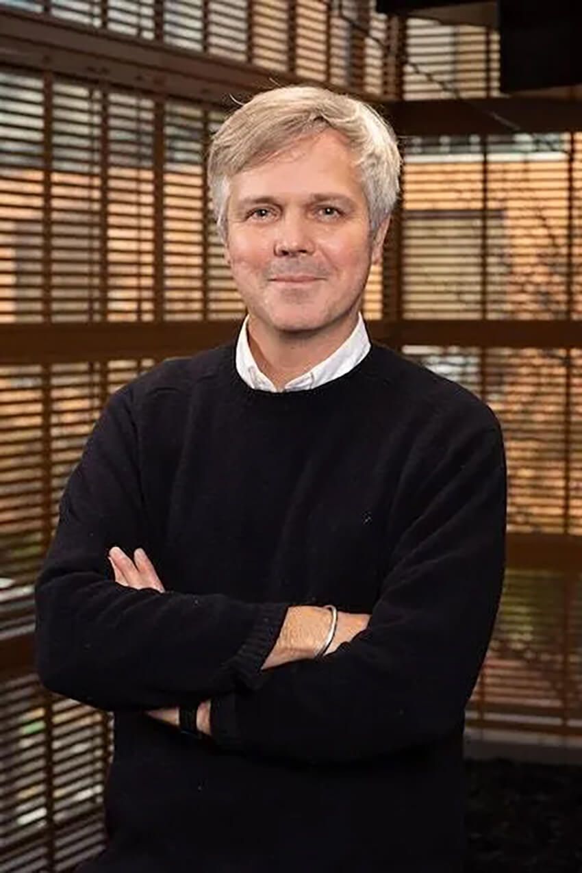 「日本のコンビニは小宇宙だ」。ハーバード大教授が解くその魅力！立ち読みする人たちは”生きた看板” - 2枚目の画像