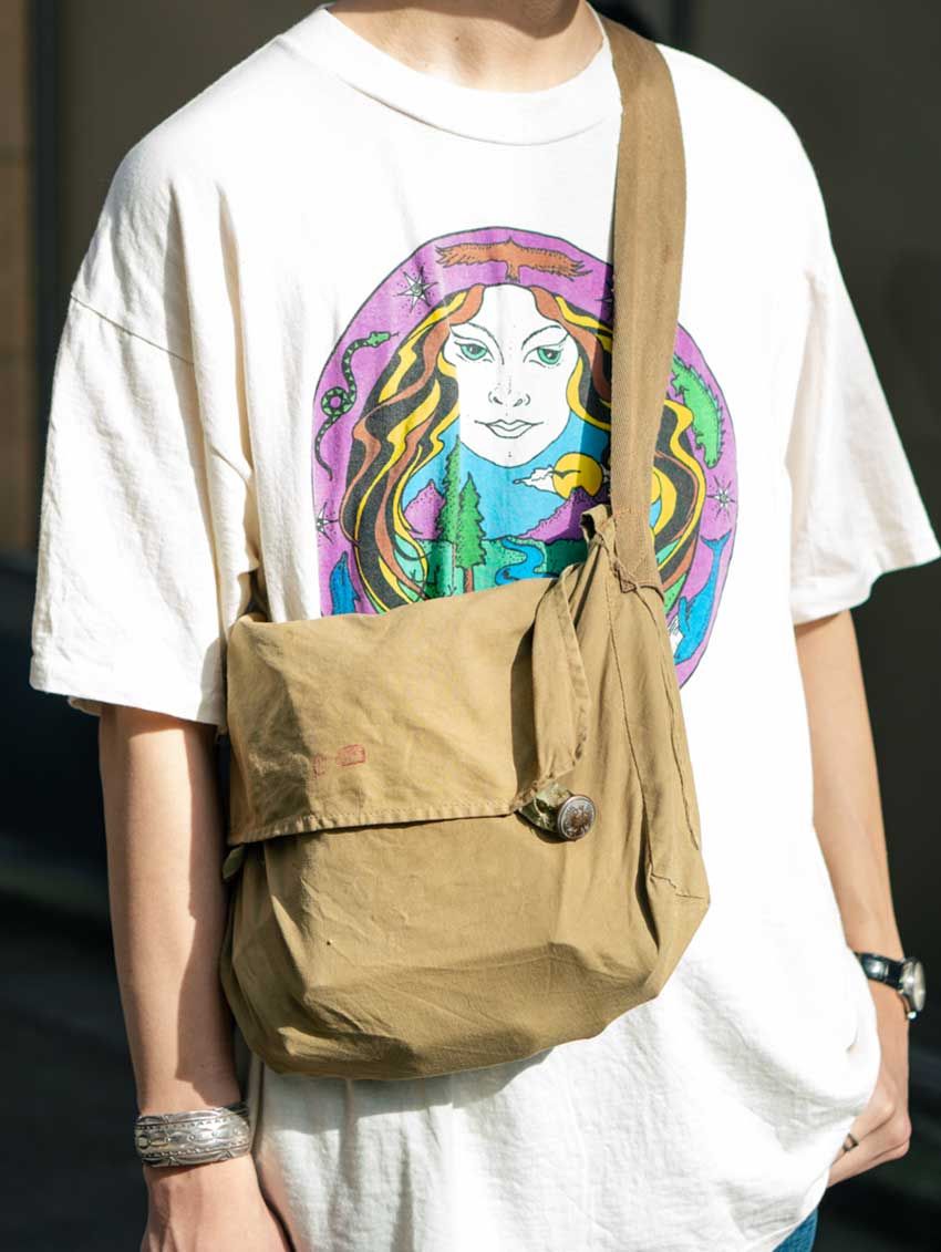 【30代】「古着Tシャツ」スタイル3選。デニム、ショーツ……こなれ感を出すコツ - 3枚目の画像