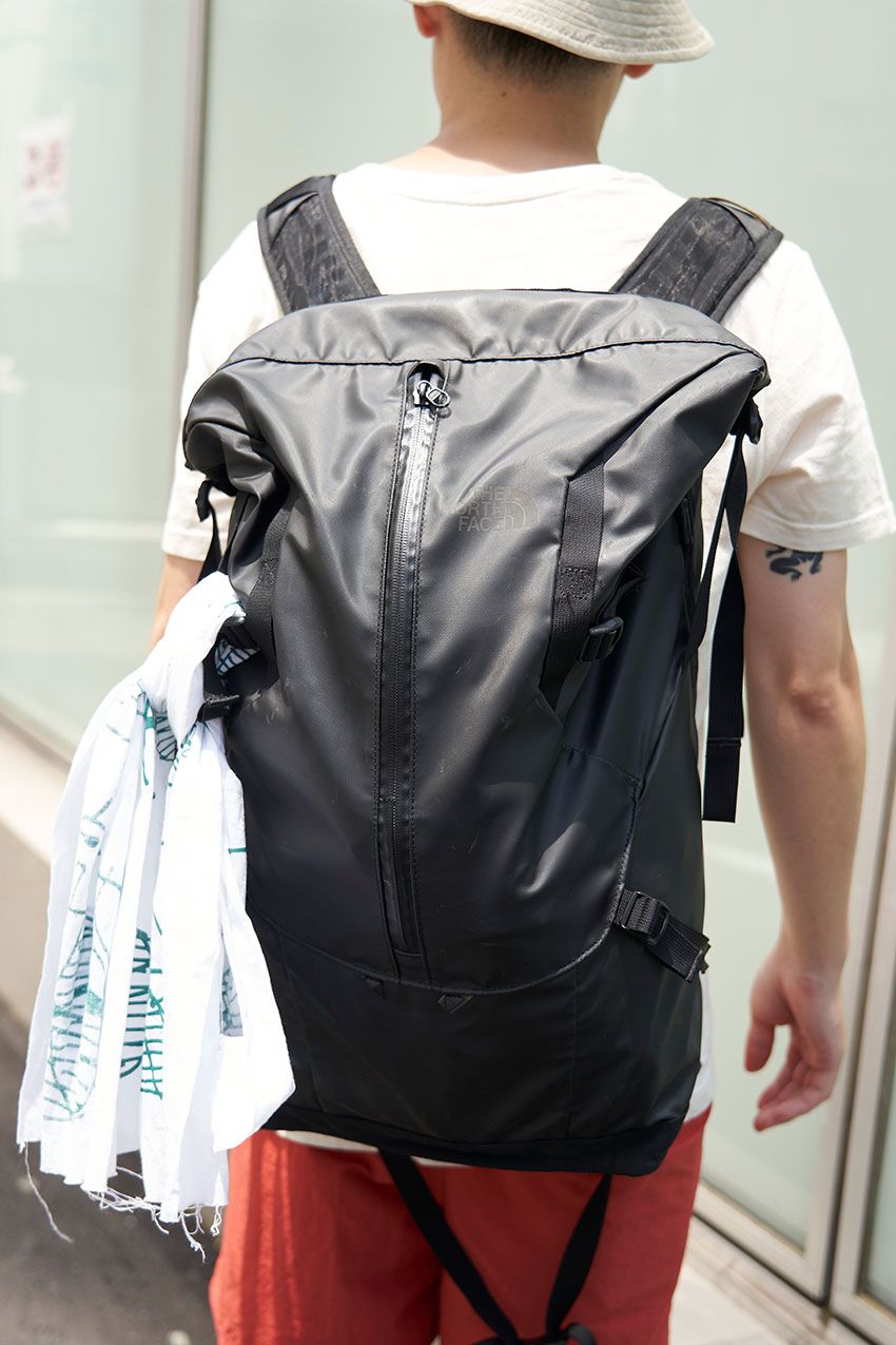 やはり「黒リュック」はザ・ノース・フェイスが高支持率！街角で捉えた3名のコーデ例 - 7枚目の画像