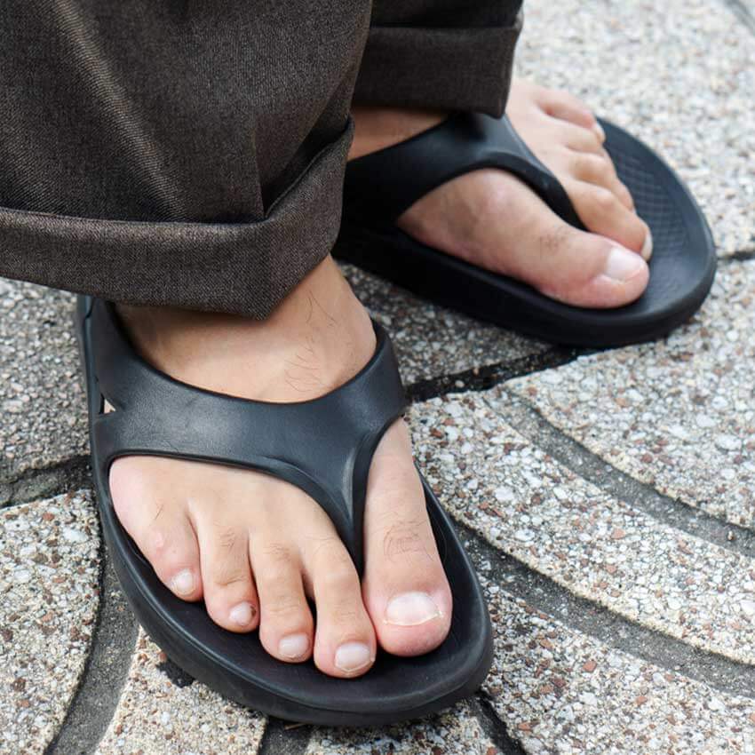 今夏も人気だった「ウーフォス」のリカバリーサンダル！その万能性を