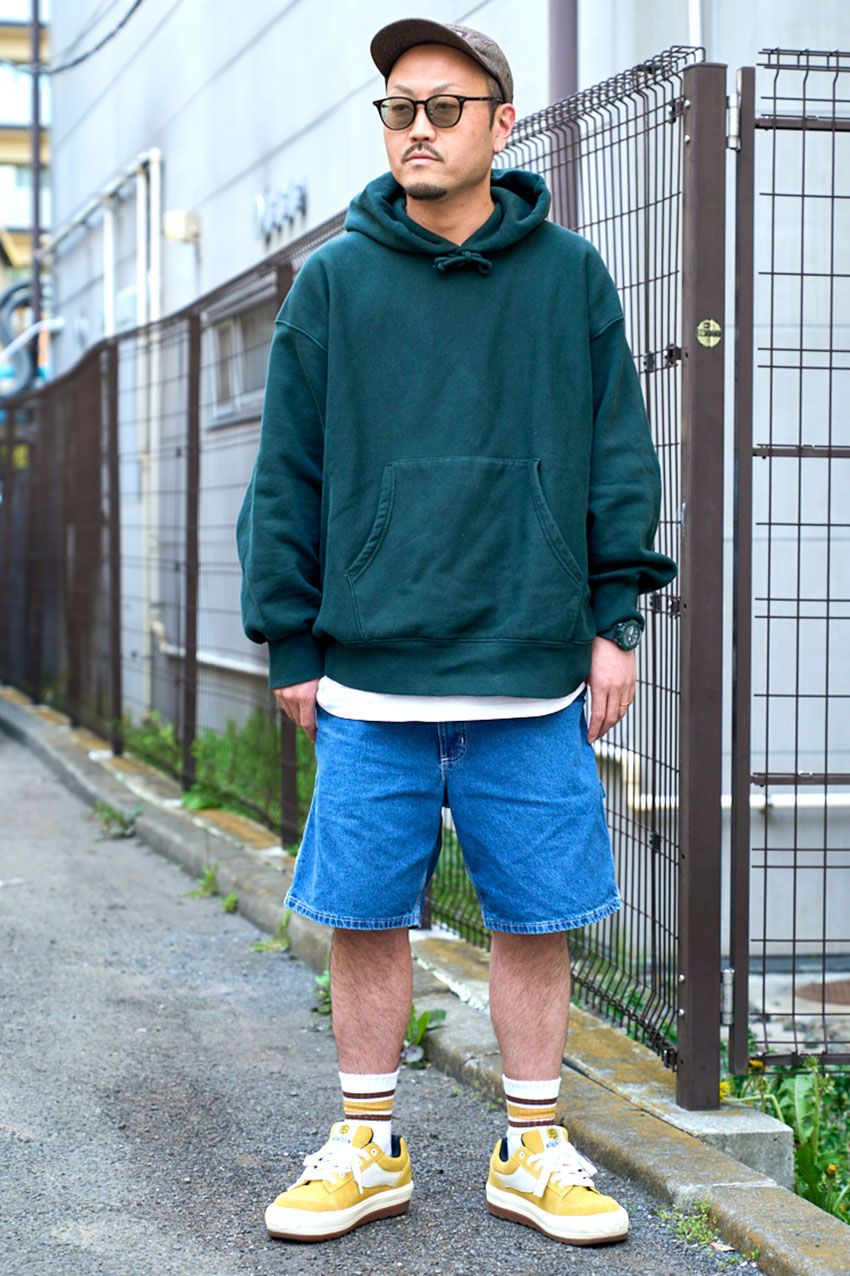 【気温23度の日に】秋コーデに使える「パーカ」の着こなしをスナップで紹介。人気はGU、ステューシーetc. - 3枚目の画像