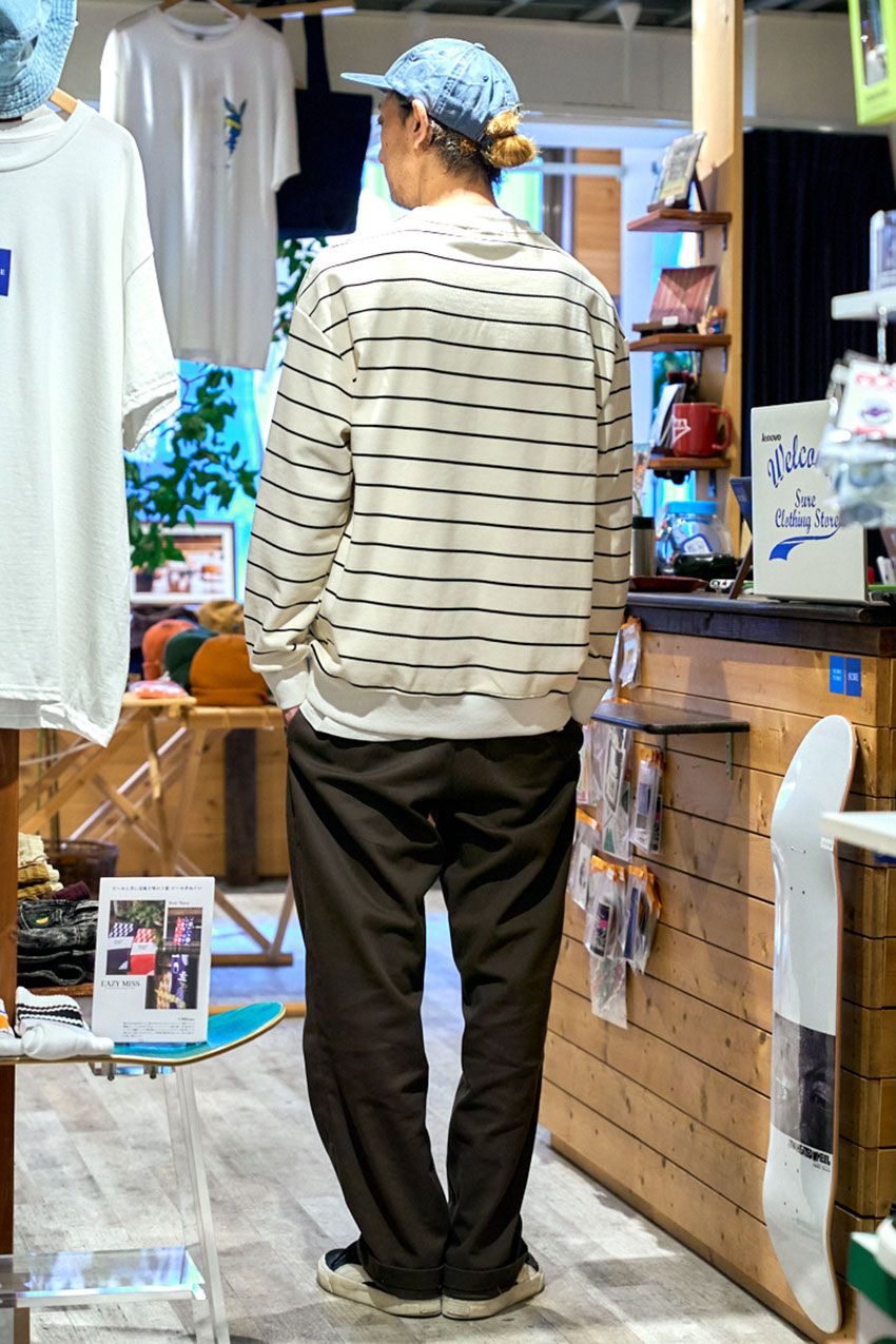 【気温25度の日に】旬の“ボーダートップス”コーデ3選。大人っぽい着こなしの最適解 - 7枚目の画像