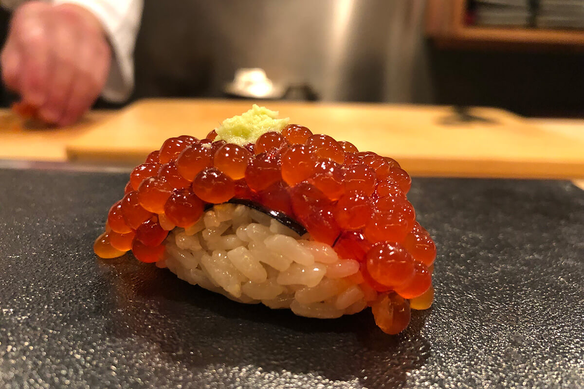 実は「いくら」は秋が旬！ 全国の名店で味わえる、常識を超えた絶品いくら寿司4貫