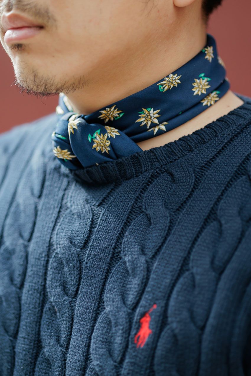 秋の「ラルフ ローレン」コーデ3選。シャツ、ニット、チノパンが似合う3人をスナップで - 6枚目の画像