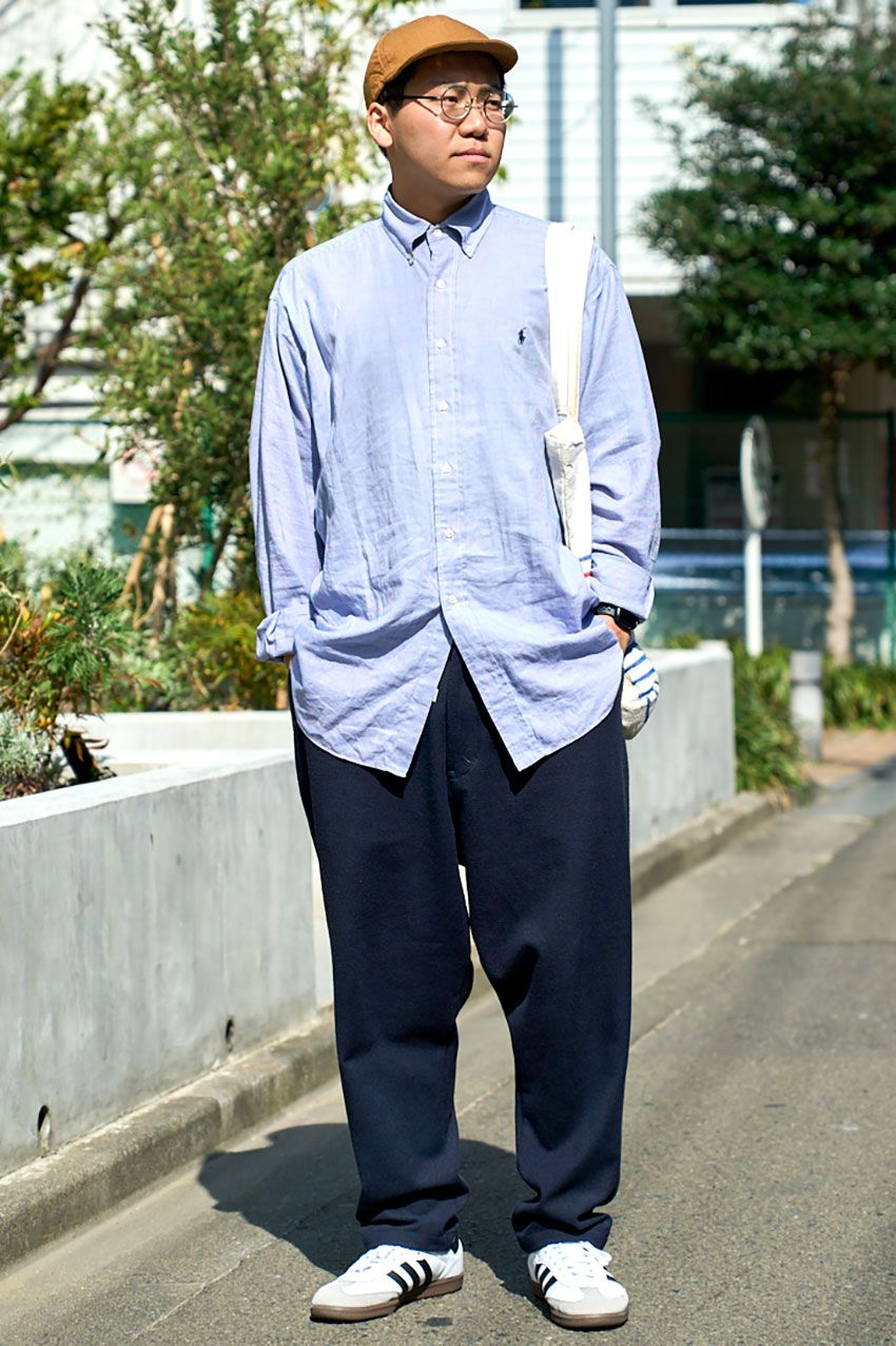 秋の「ラルフ ローレン」コーデ3選。シャツ、ニット、チノパンが似合う3人をスナップで - 3枚目の画像