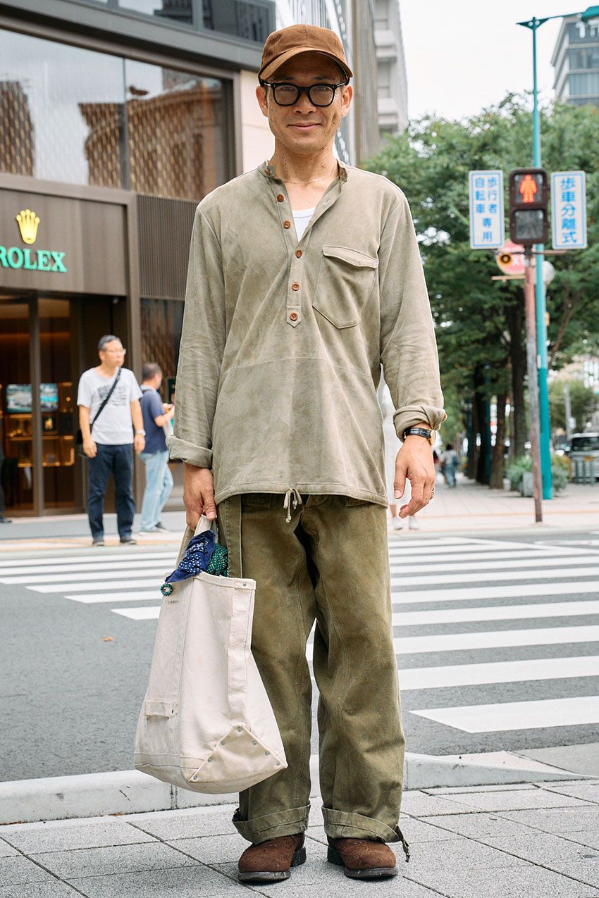 「プルオーバーシャツ」でキメた街角の3人。秋服の参考になるコーデ術を紹介！ - 5枚目の画像