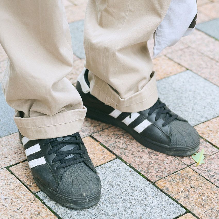 王道アメカジと好相性！「赤キャップ」を挿し色に使った3人のファッション巧者 - 10枚目の画像