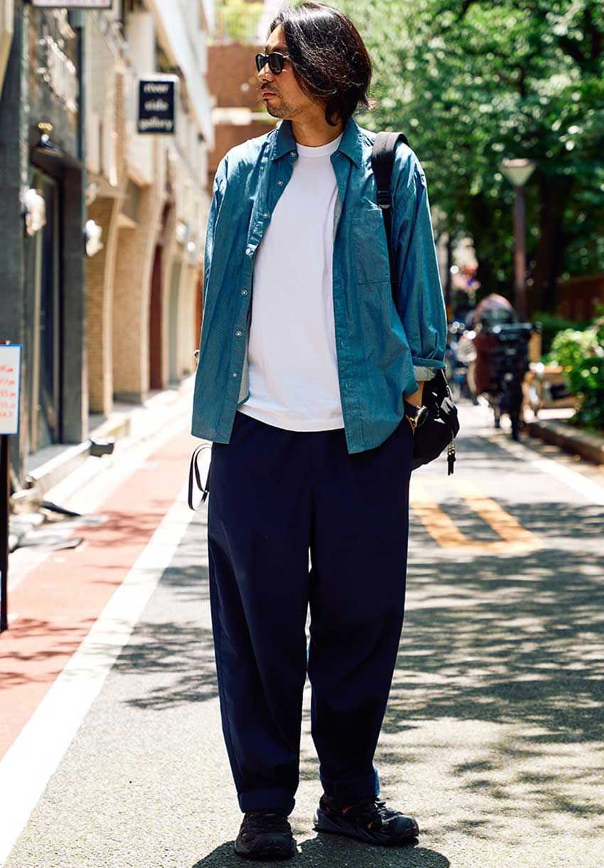 街角スナップで高支持率な「シャンブレーシャツ」。今すぐ実践したい初秋コーデ3選！ - 4枚目の画像