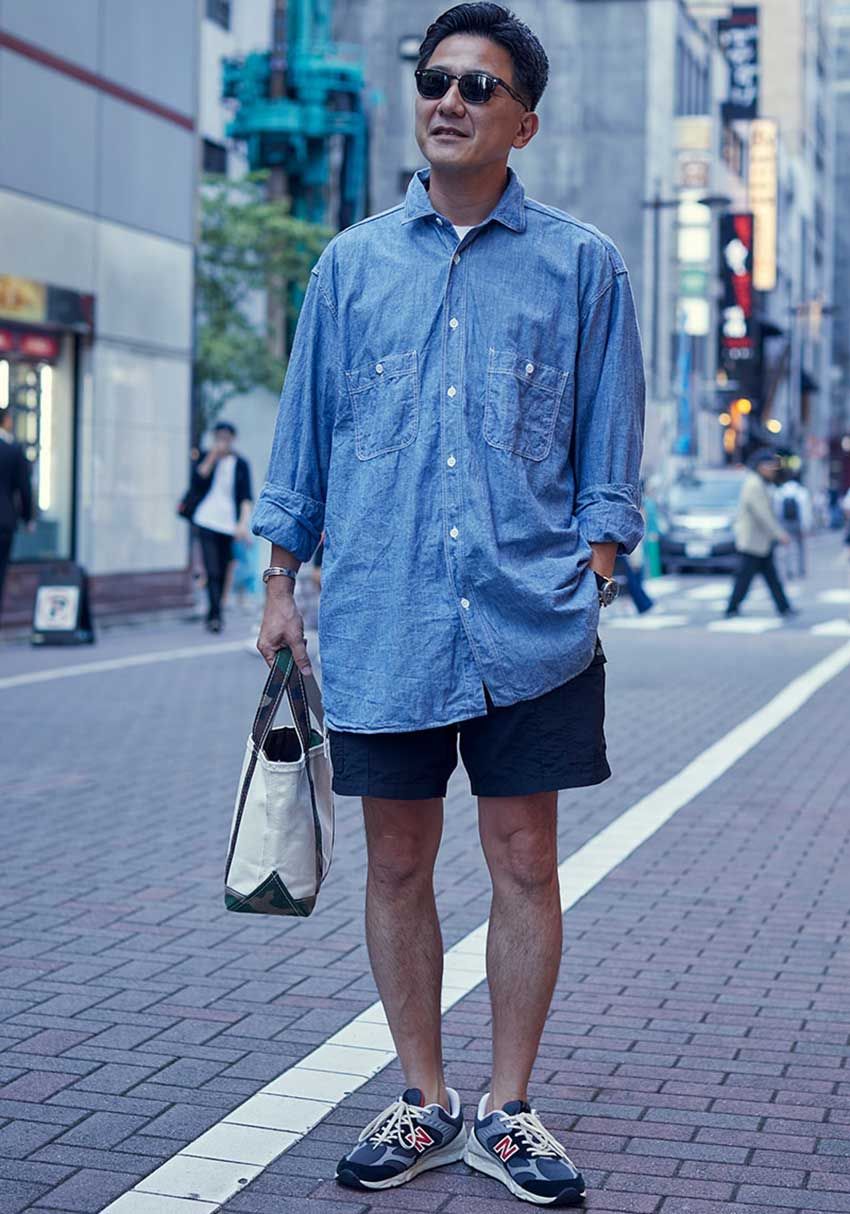 街角スナップで高支持率な「シャンブレーシャツ」。今すぐ実践したい初秋コーデ3選！ - 2枚目の画像