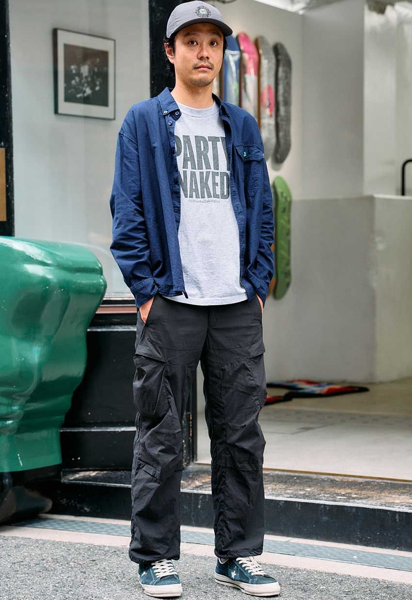 ラフすぎない「シャカパン」着こなし術を3人のスナップで。シャツ合わせ、セットアップetc. - 2枚目の画像