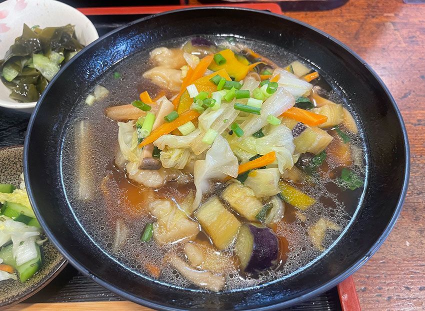 「野菜だんご汁定食」はメニューにないので店員さんに確認を。