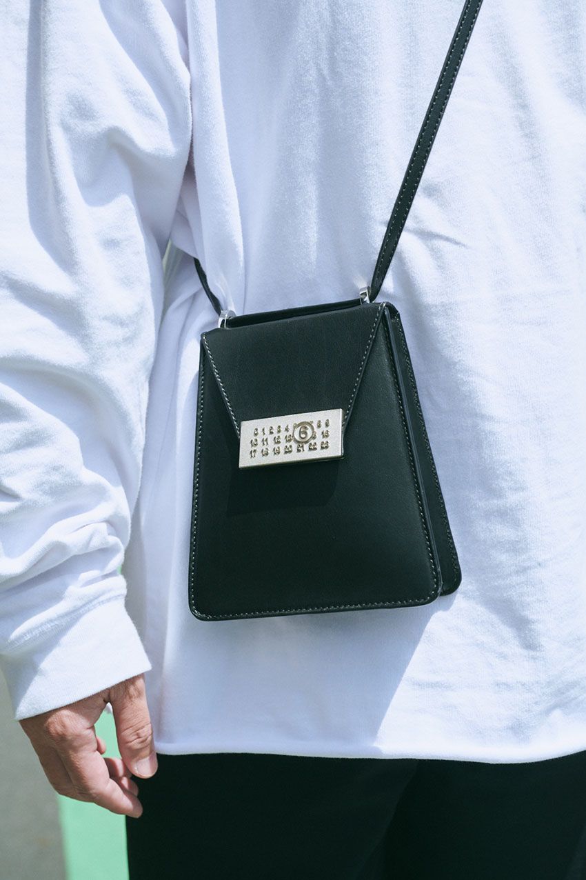 オーバーサイズなロンTは“白”が気分。秋コーデが上手くいく着こなしのコツを3人のスナップで - 3枚目の画像