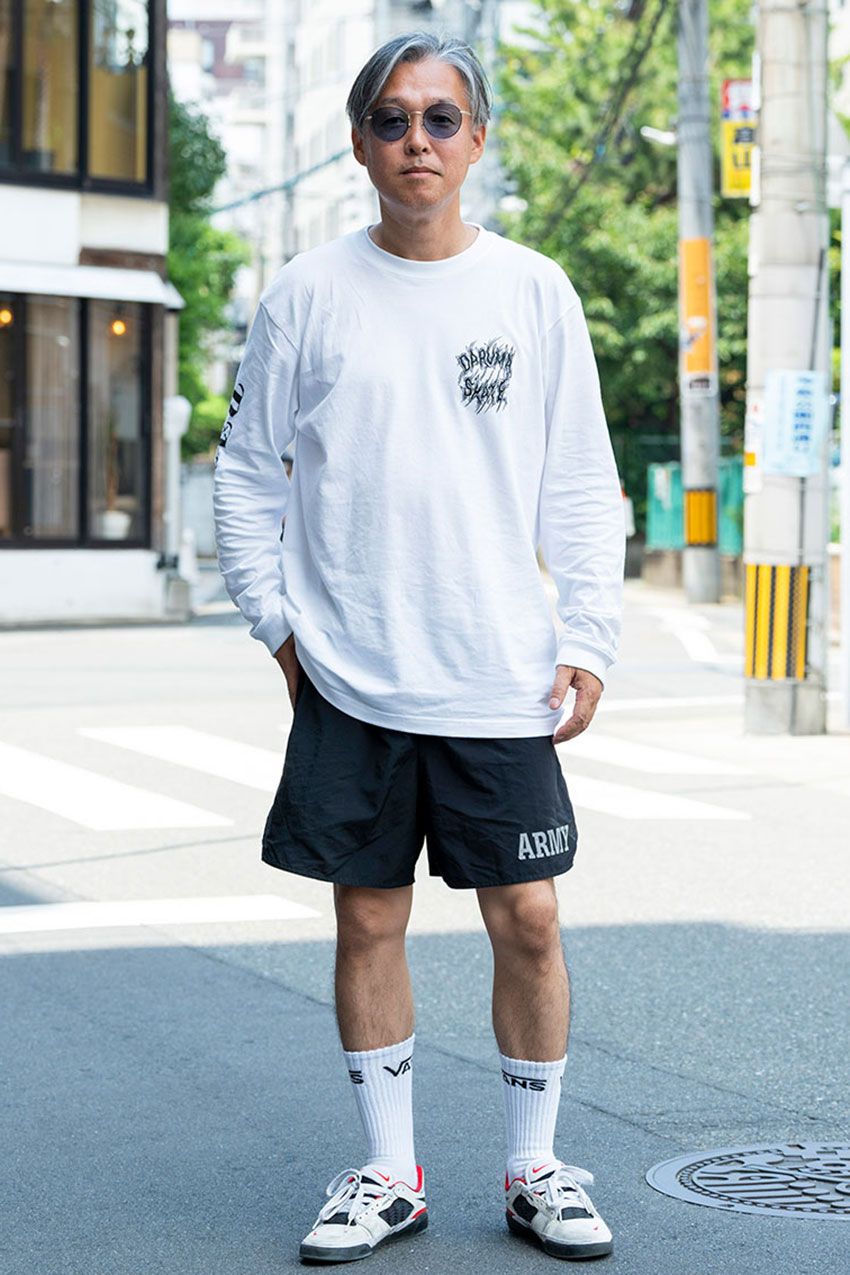 オーバーサイズなロンTは“白”が気分。秋コーデが上手くいく着こなしのコツを3人のスナップで - 6枚目の画像