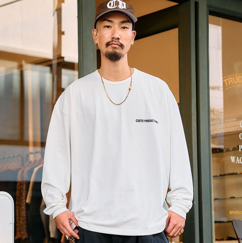 オーバーサイズなロンTは“白”が気分。秋コーデが上手くいく着こなしのコツを3人のスナップで - 7枚目の画像