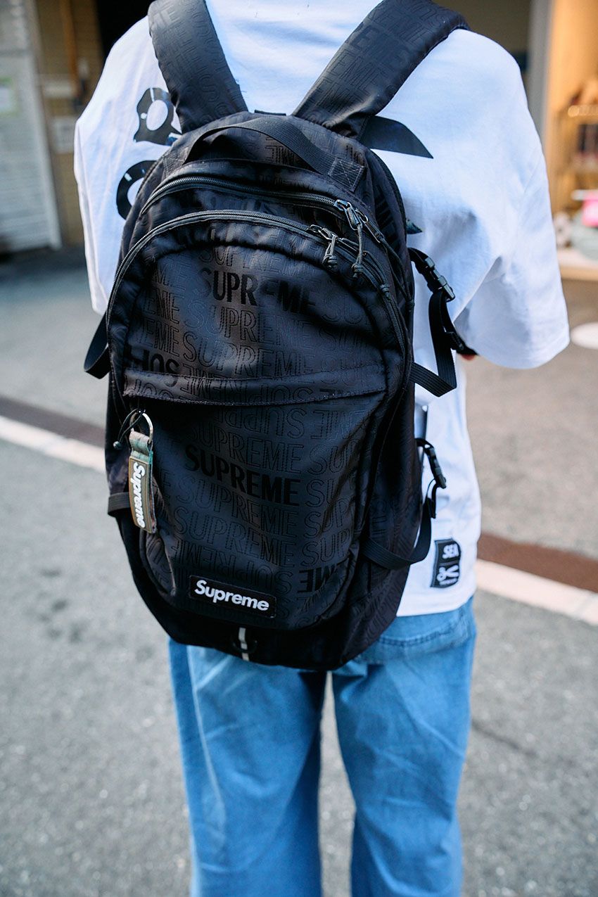 カジュアルコーデに相性抜群！ 大人のバックパックスタイルを3人の街角スナップで - 3枚目の画像