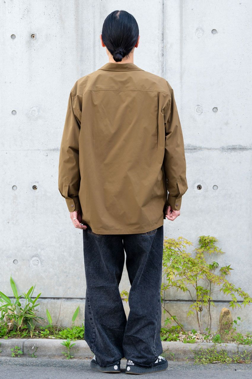 ブラックデニムは「あえてワイド」がアツい！街角の大人3名が証明する正解コーデ術 - 5枚目の画像