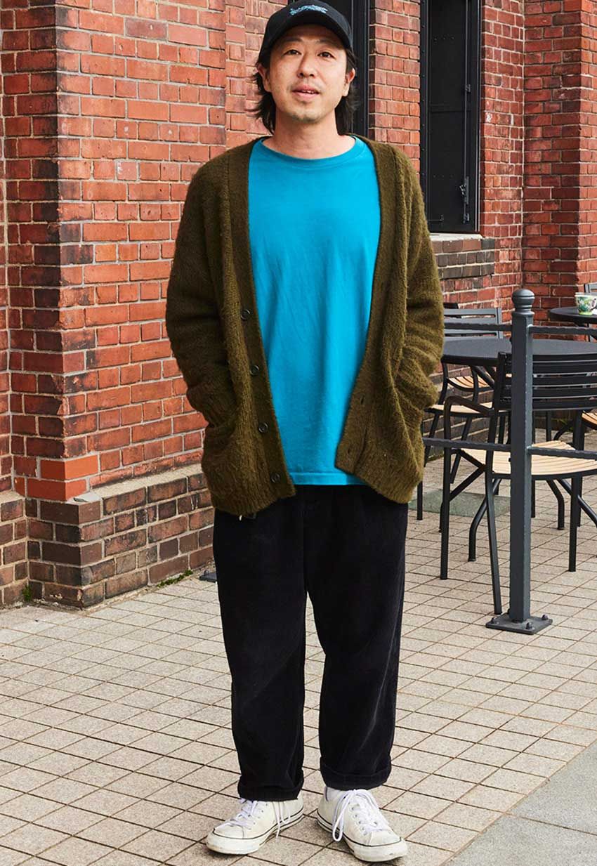 カーディガンをユルく羽織った大人コーデ3選。寒暖差激しい秋を乗り切る着こなし好サンプル - 6枚目の画像