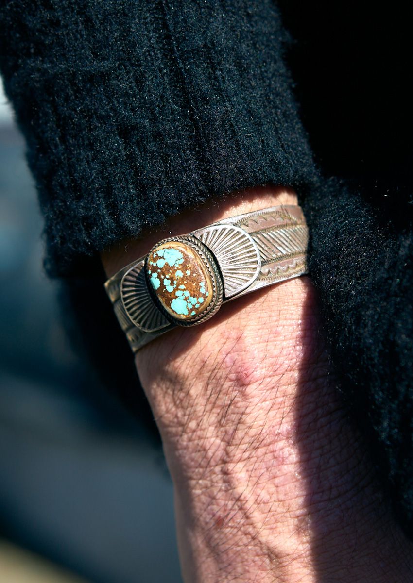 カーディガンをユルく羽織った大人コーデ3選。寒暖差激しい秋を乗り切る着こなし好サンプル - 9枚目の画像