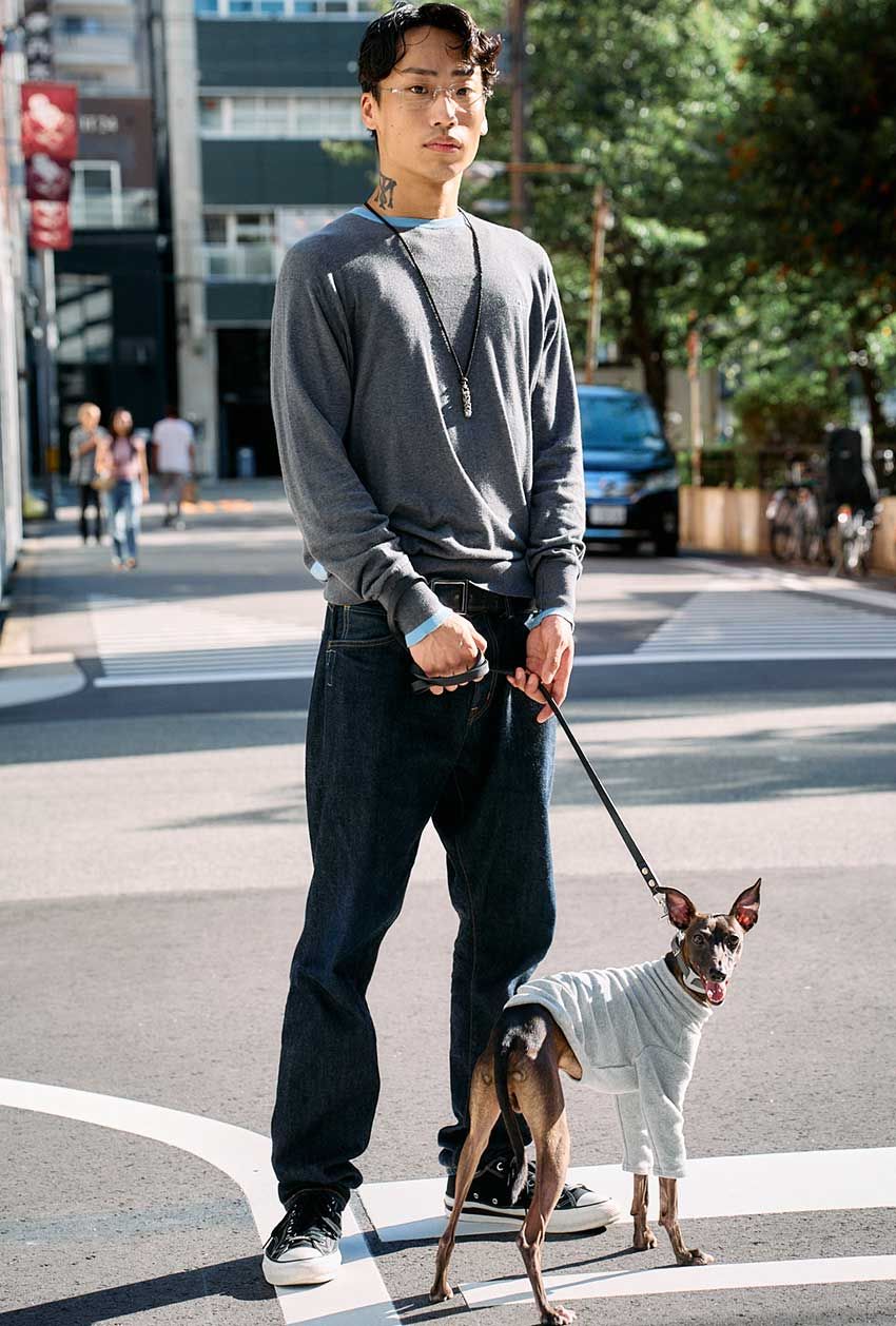 秋の「大人のニット一枚コーデ」を3人のスナップで！無地でもキマる着こなしの法則 - 5枚目の画像