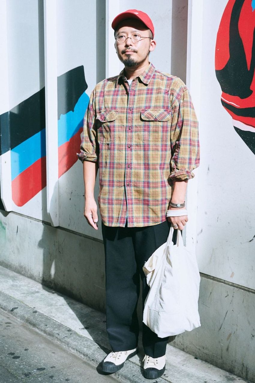 シャツは“プルオーバー派”の着こなし好例。秋雨対策はシェルジャケットが正解だ！【今週の人気記事TOP5】 - 1枚目の画像